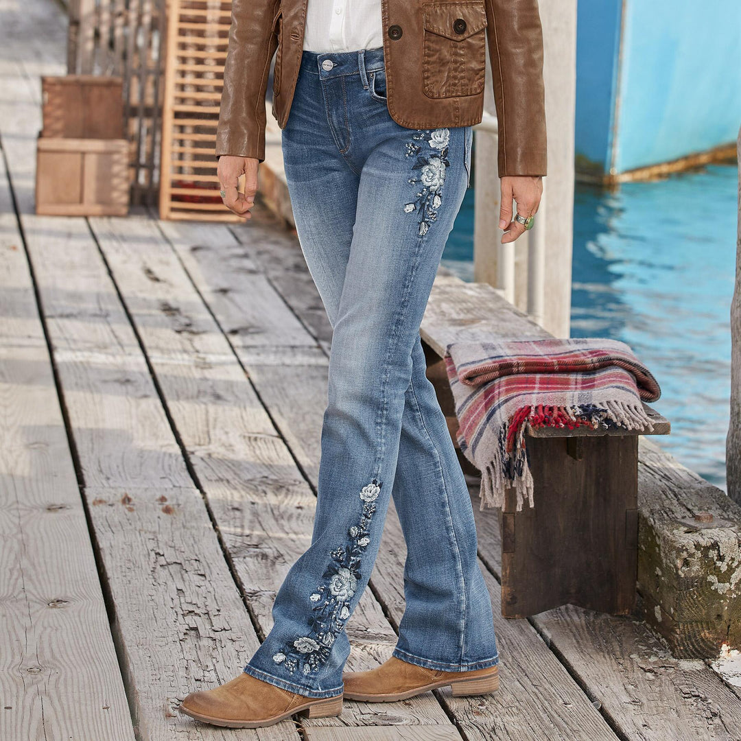 Damejeans med blomsterbroderi, håndbroderet, mellemhøj talje og bootcut