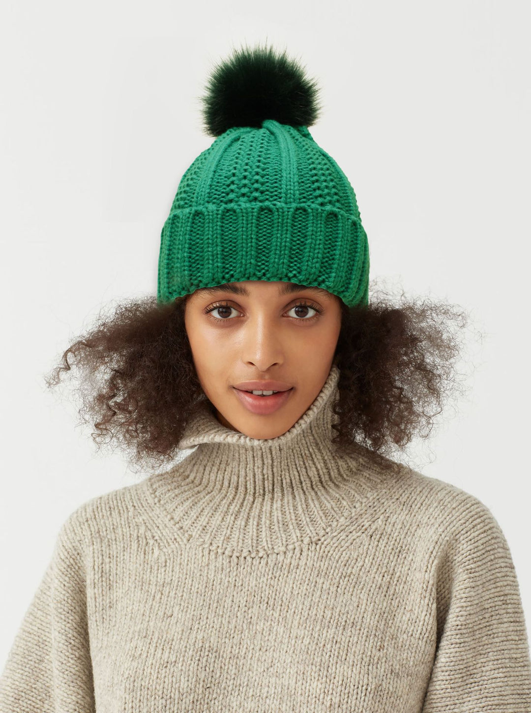 Gorro de punto elegante para mujer con pompón de piel sintética para invierno