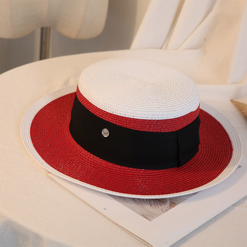 Elegancki retro damski słomkowy kapelusz z płaskim rondem na plażę i wypoczynek
