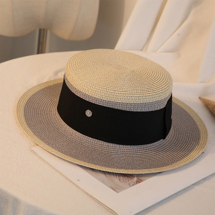 Elegancki retro damski słomkowy kapelusz z płaskim rondem na plażę i wypoczynek