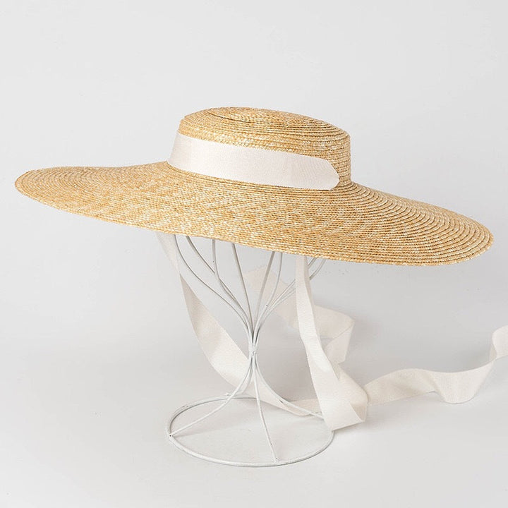 Sombrero plano de paja con tiras elegante para protección solar
