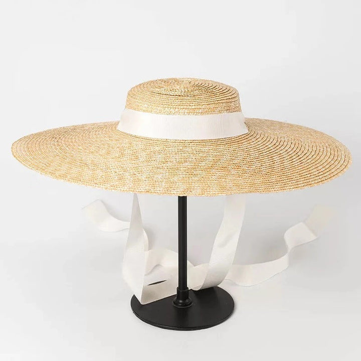 Sombrero plano de paja con tiras elegante para protección solar