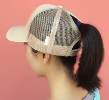 Chapéu Estilo Duck Tongue com Proteção Solar para Mulher com Abertura para Rabo de Cavalo