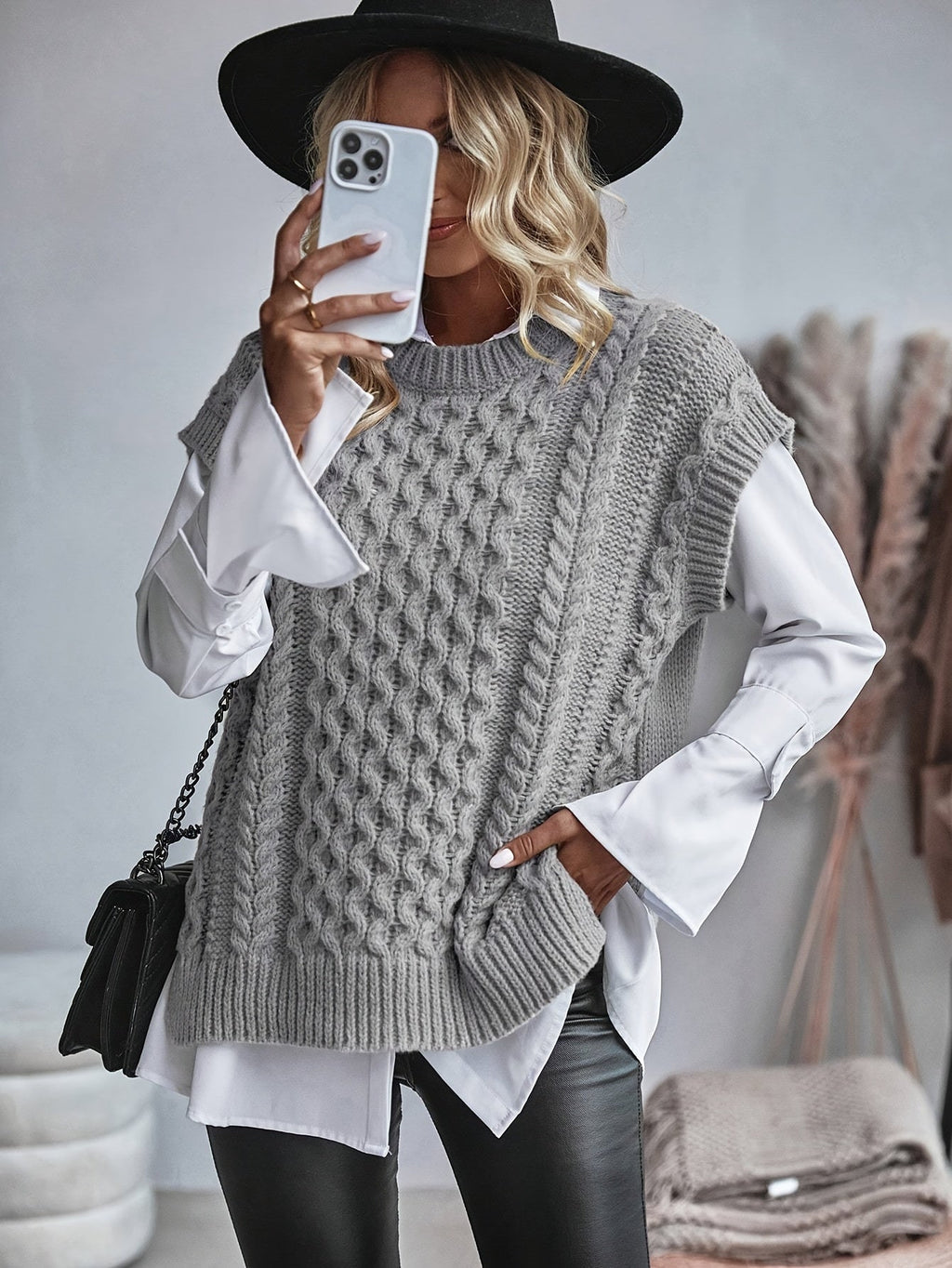 Cozy Knitted Sleeveless Vest – Soft Women’s Knitwear Layering Sweater Vest Grey