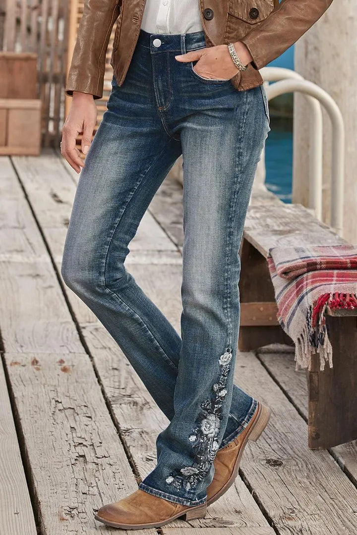 Damejeans med blomsterbroderi, håndbroderet, mellemhøj talje og bootcut