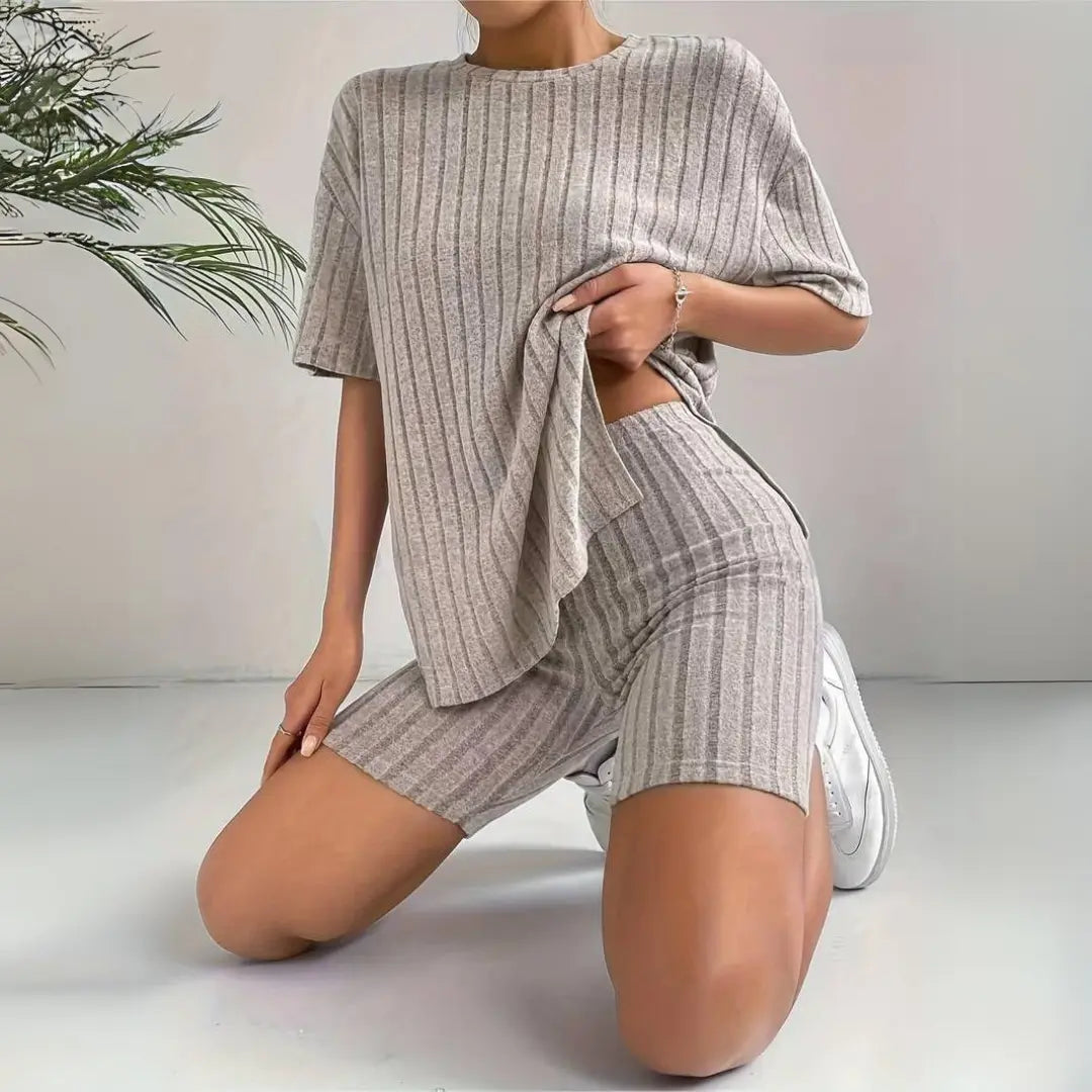 Comfortable Two-Piece Set for Ultimate Relaxation Gray