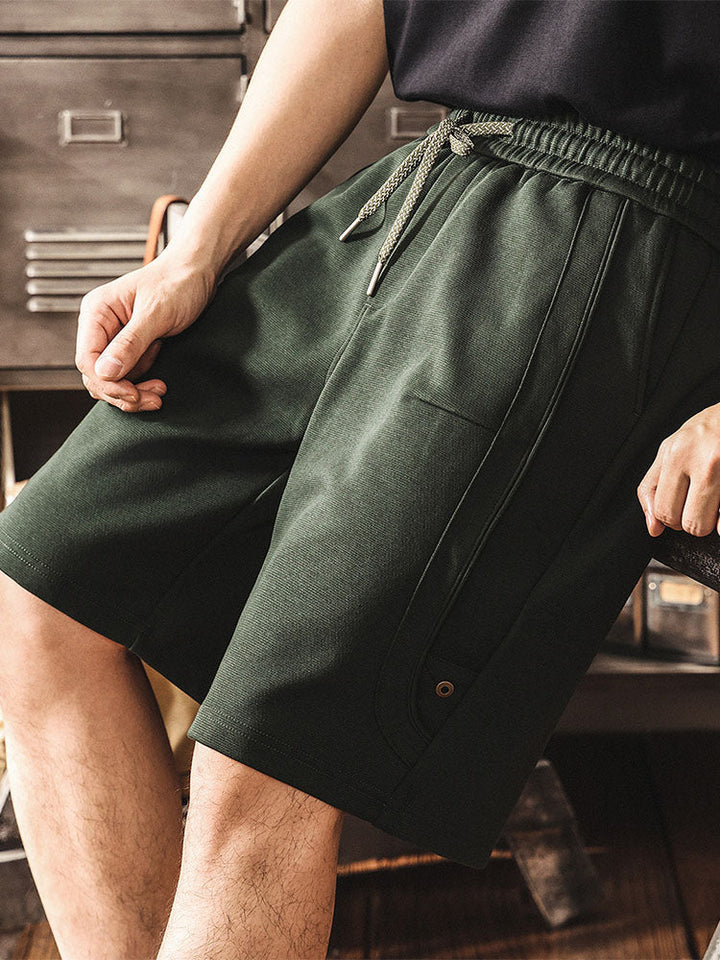 Afslappede knælange sweatshorts til mænd med snøre og stikningsdetaljer