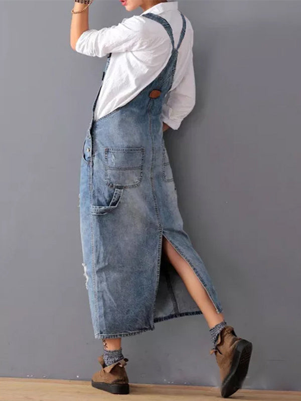 Dame denim-overallskjole med slidte detaljer og slids bagpå