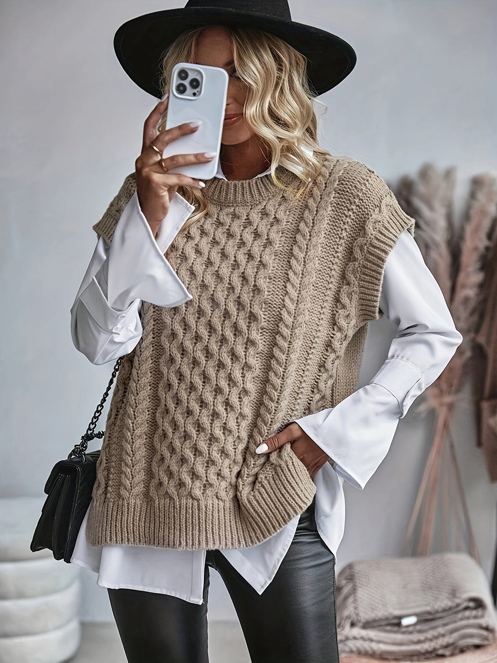 Cozy Knitted Sleeveless Vest – Soft Women’s Knitwear Layering Sweater Vest Beige