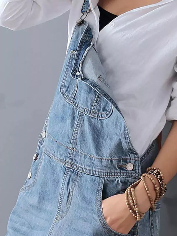 Dame denim-overallskjole med slidte detaljer og slids bagpå