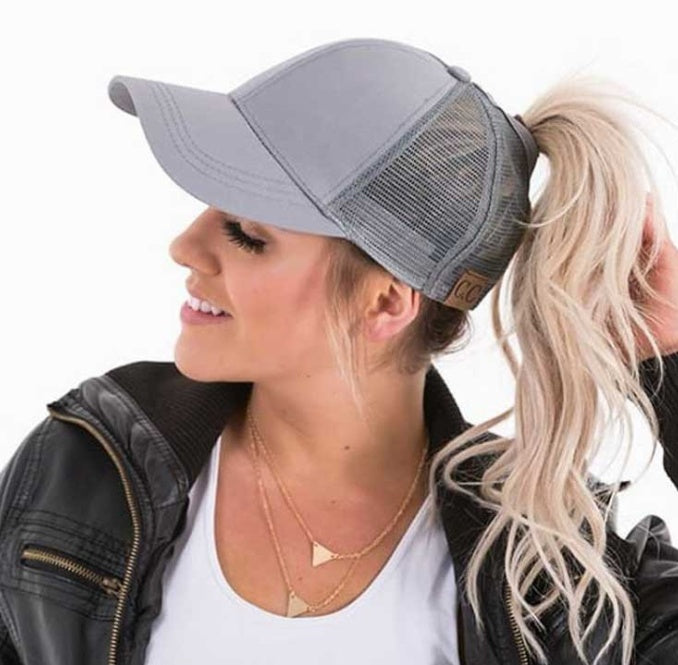 Chapéu Estilo Duck Tongue com Proteção Solar para Mulher com Abertura para Rabo de Cavalo