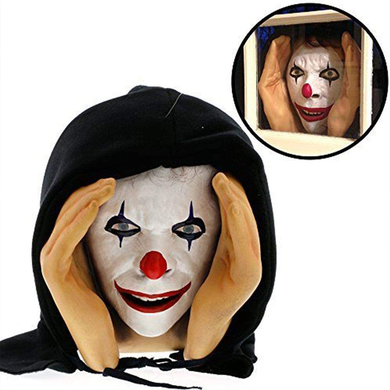 Realistická postavička zvědavce vykukujícího z okna na Halloween s upevněním pomocí přísavky