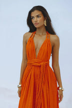 Kvinnes ryggløs hvit maxikjole