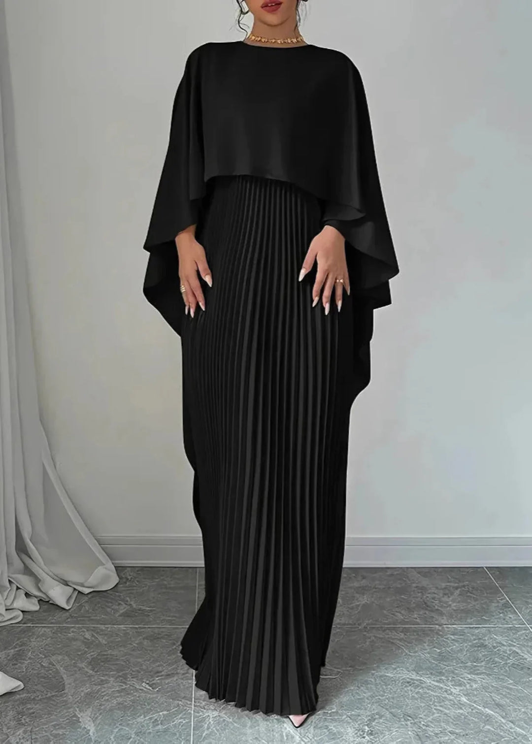 Amelia | Vestido Maxi de Mulher com Capa Sobreposta Plissada