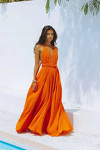 Kvinnes ryggløs hvit maxikjole