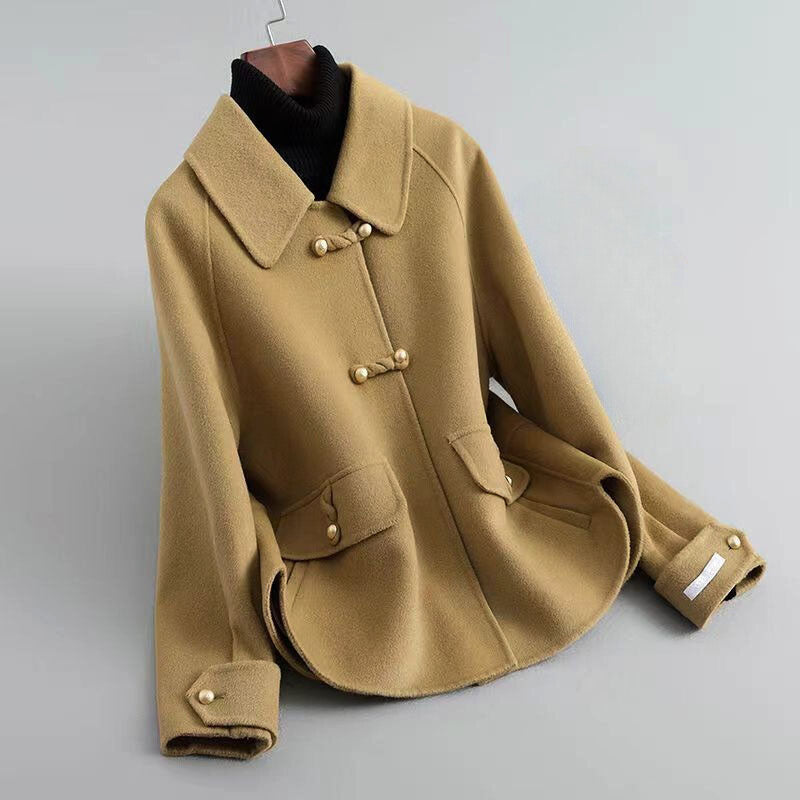 Abrigo elegante con detalles de bolsillos para mujer