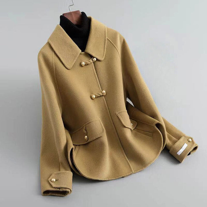 Abrigo elegante con detalles de bolsillos para mujer