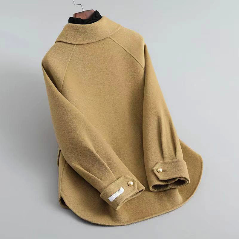 Abrigo elegante con detalles de bolsillos para mujer