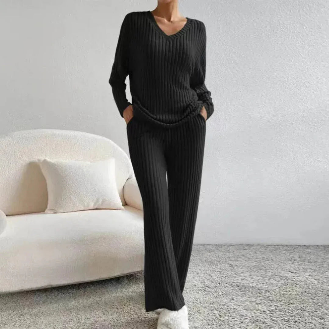 Two-Piece Loungewear Set for Ultimate Comfort Black
