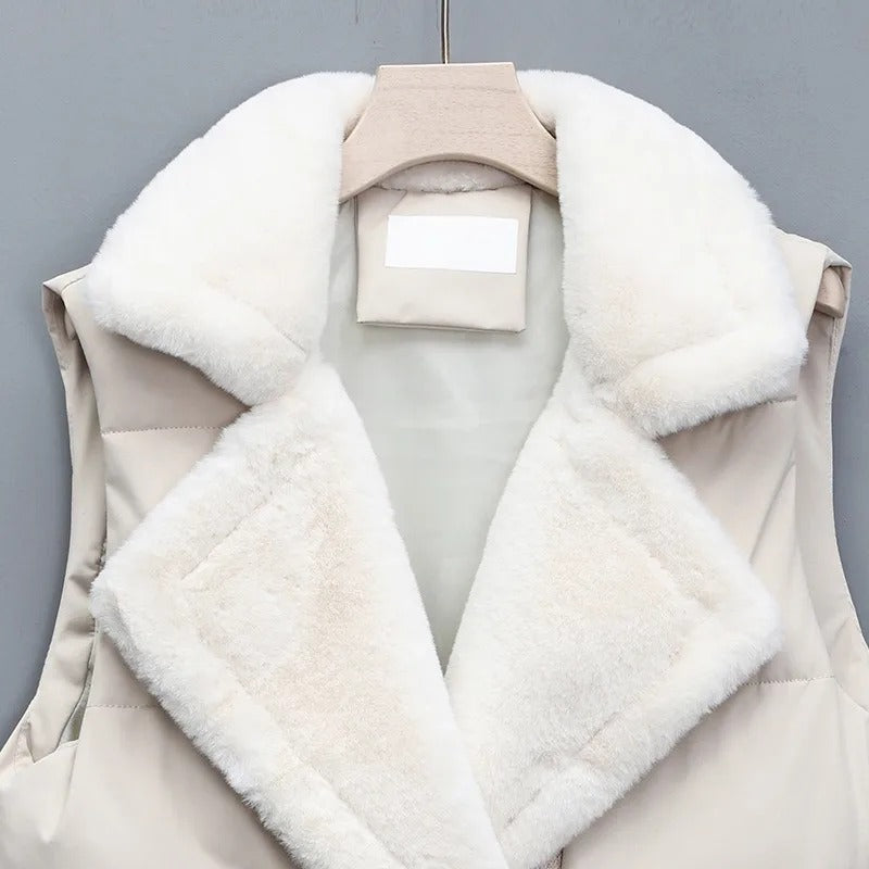 Elegant Layering Vest – Faux-Fur Collar Puffer