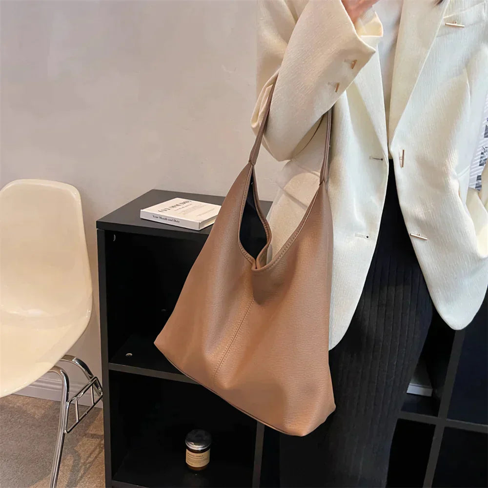 Sleek Vegan Leather Hobo Bag For Everyday Style And Chic-MODAUTLET