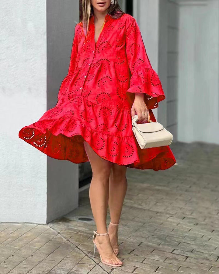 Vestito corto a balze con motivo da donna