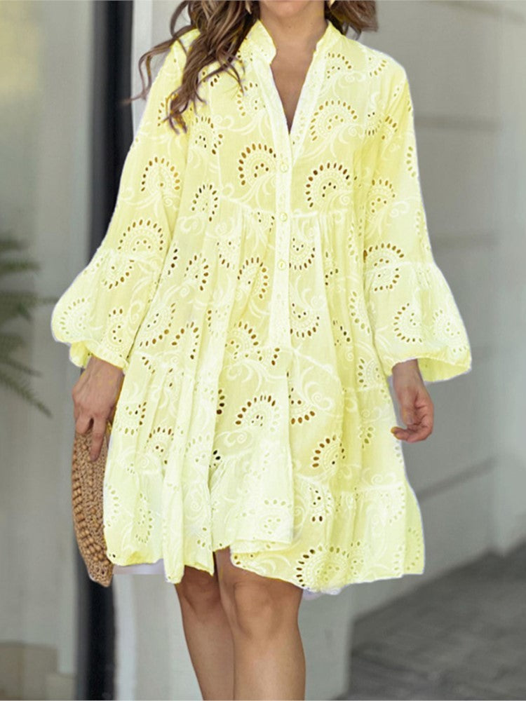 Vestito corto a balze con motivo da donna