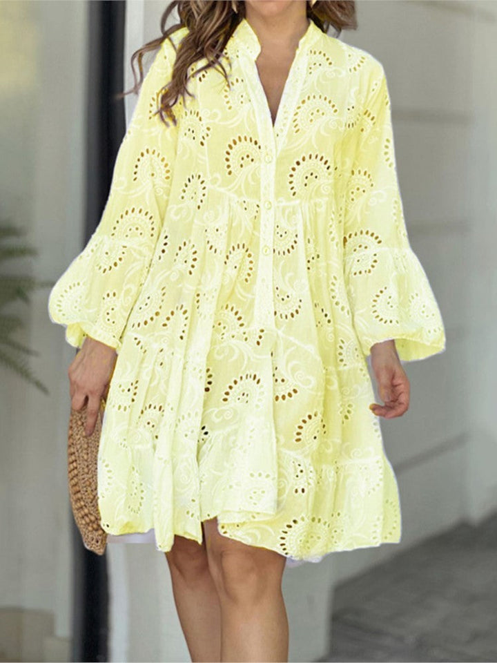 Vestito corto a balze con motivo da donna