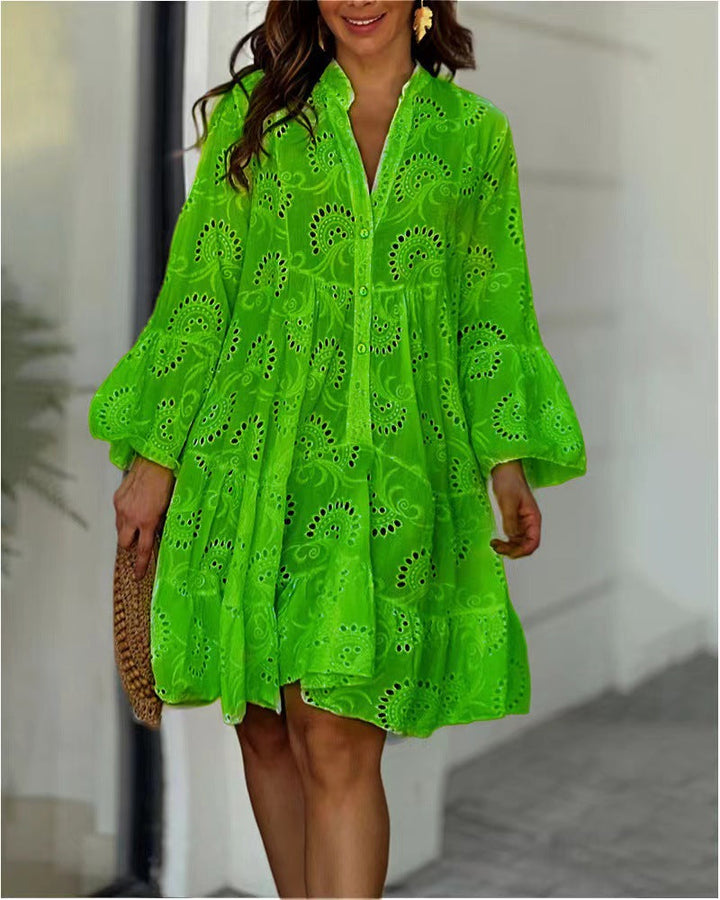 Vestito corto a balze con motivo da donna