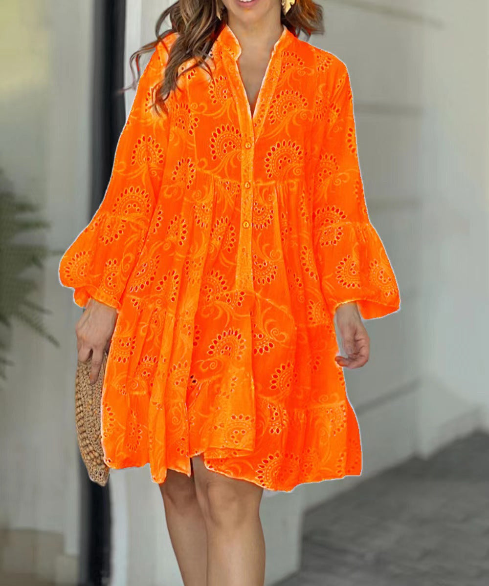 Vestito corto a balze con motivo da donna