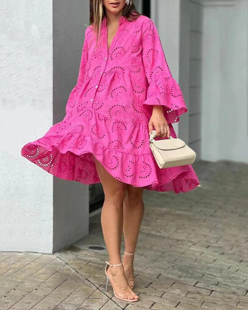 Vestito corto a balze con motivo da donna