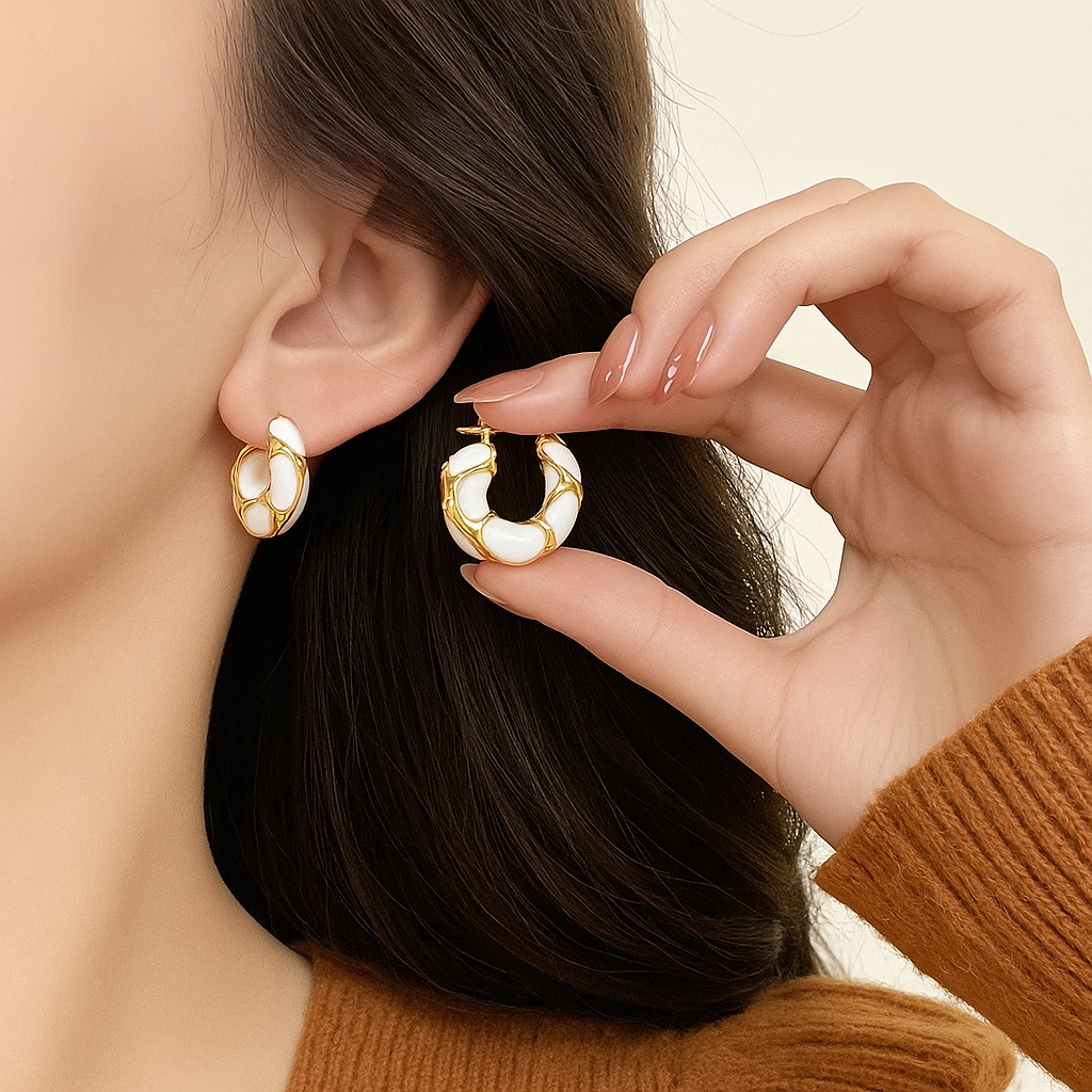 Elegant Curved Earrings - Stylish and Modern Design