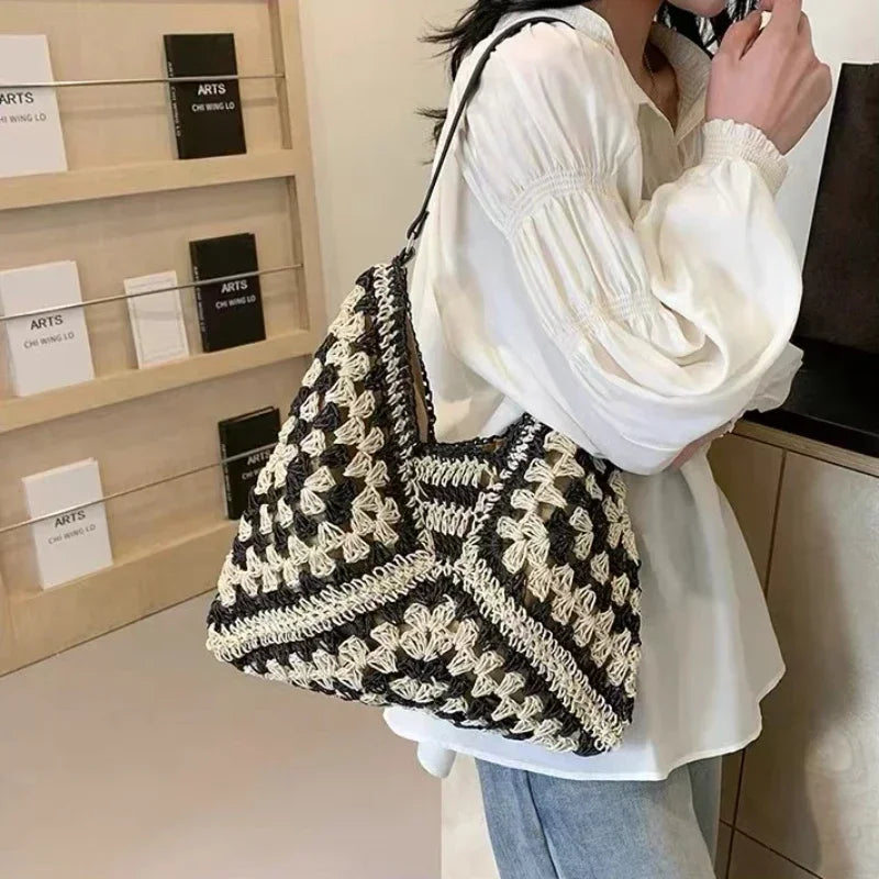 Chic Beach Bag With Vibrant Patterns And Roomy Design-MODAUTLET