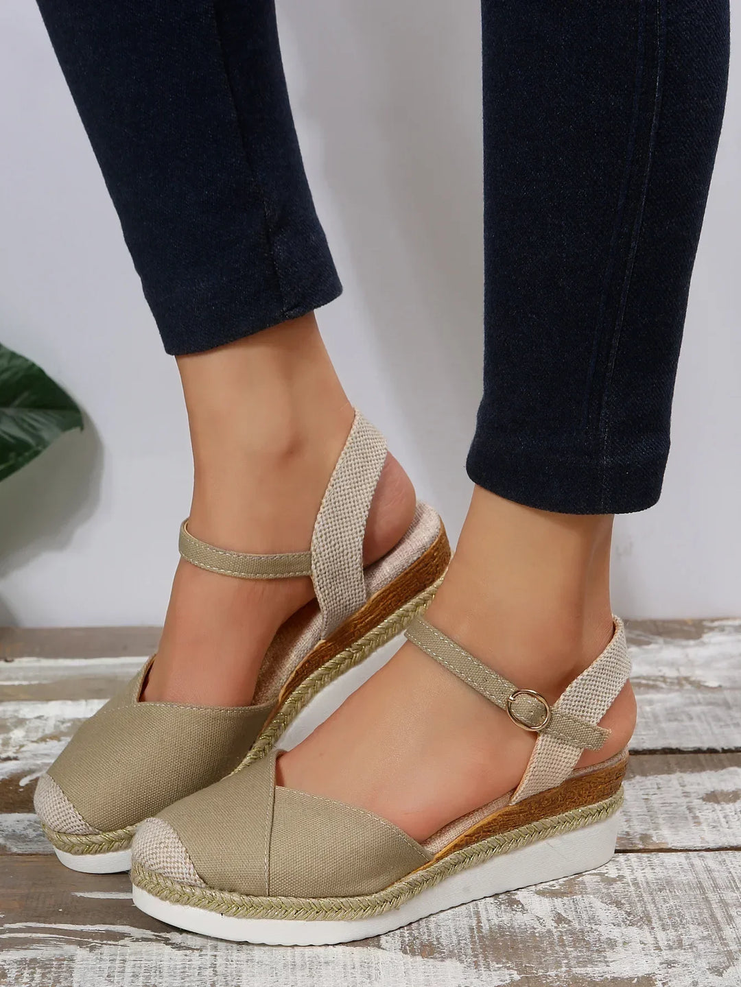 Woman's Closed Toe Wedge Sandals-MODAUTLET