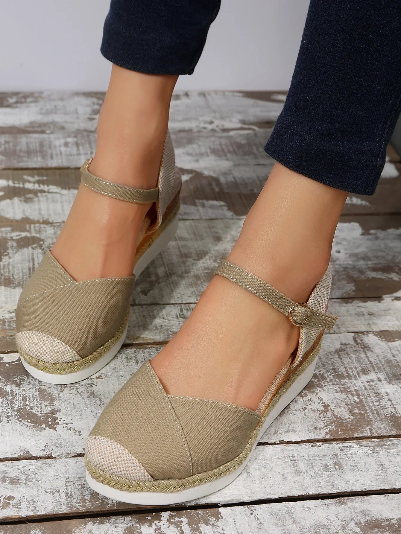 Woman's Closed Toe Wedge Sandals Khaki