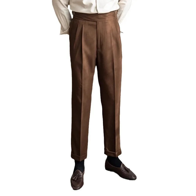 Pantaloni eleganti da uomo per completo