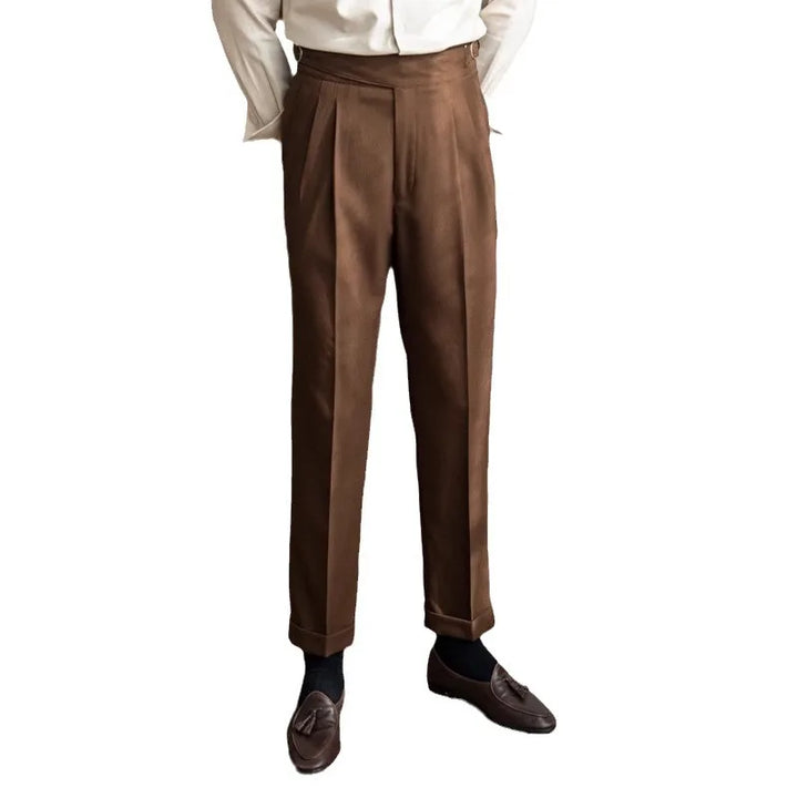 Pantaloni eleganti da uomo per completo