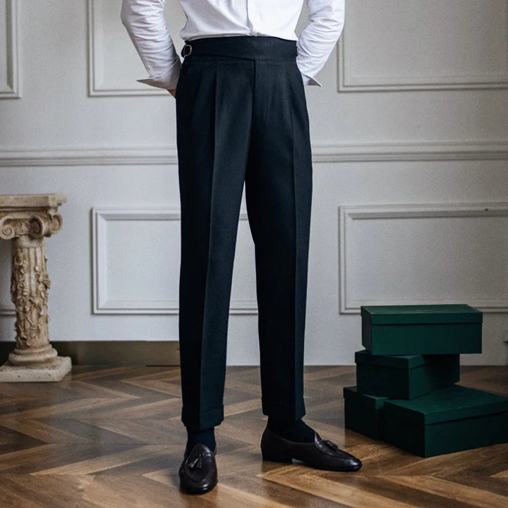Pantaloni eleganti da uomo per completo