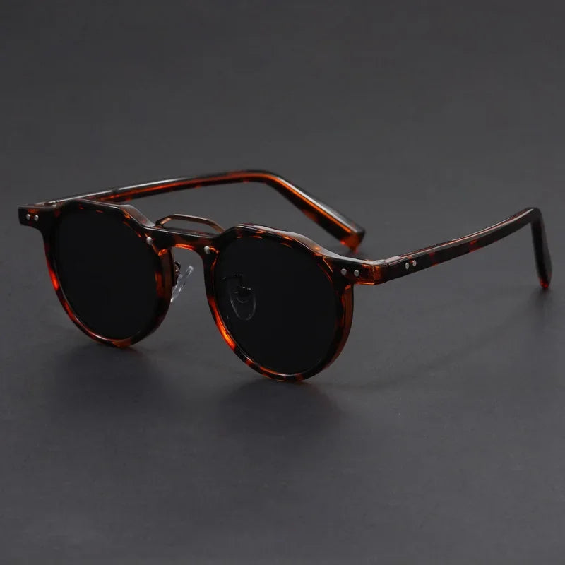 Stylish Barberini-Inspired Sunglasses for Trendy Looks Red