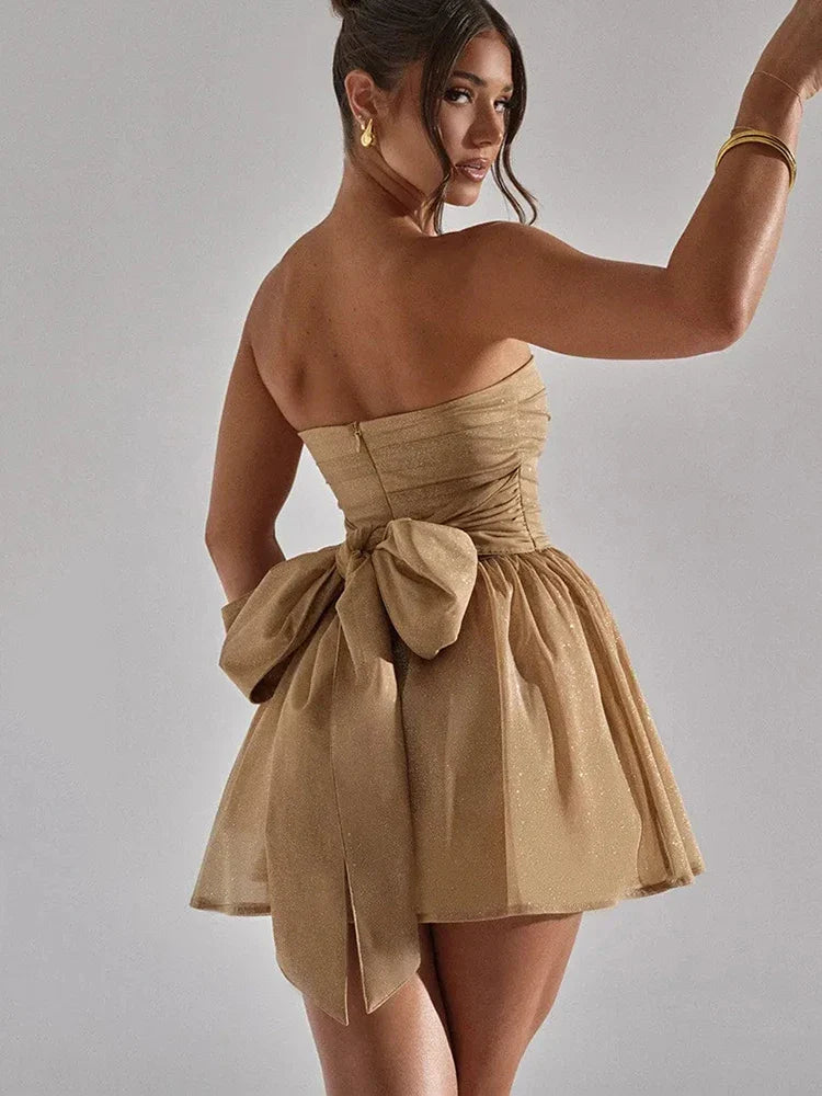 Emily | Damen trägerloses plissiertes Minikleid mit ausgestelltem Saum