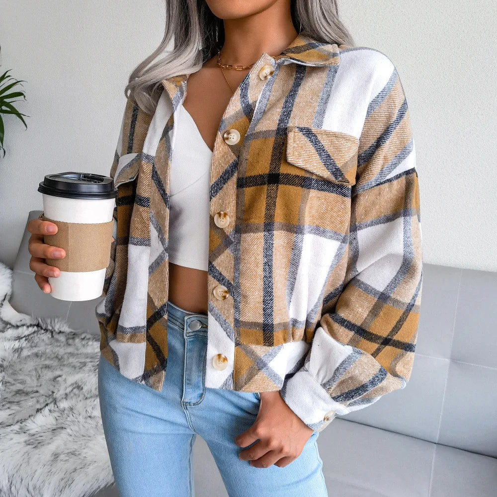 Women's Plaida Street Jacket – Stylish and Versatile Outerwear.