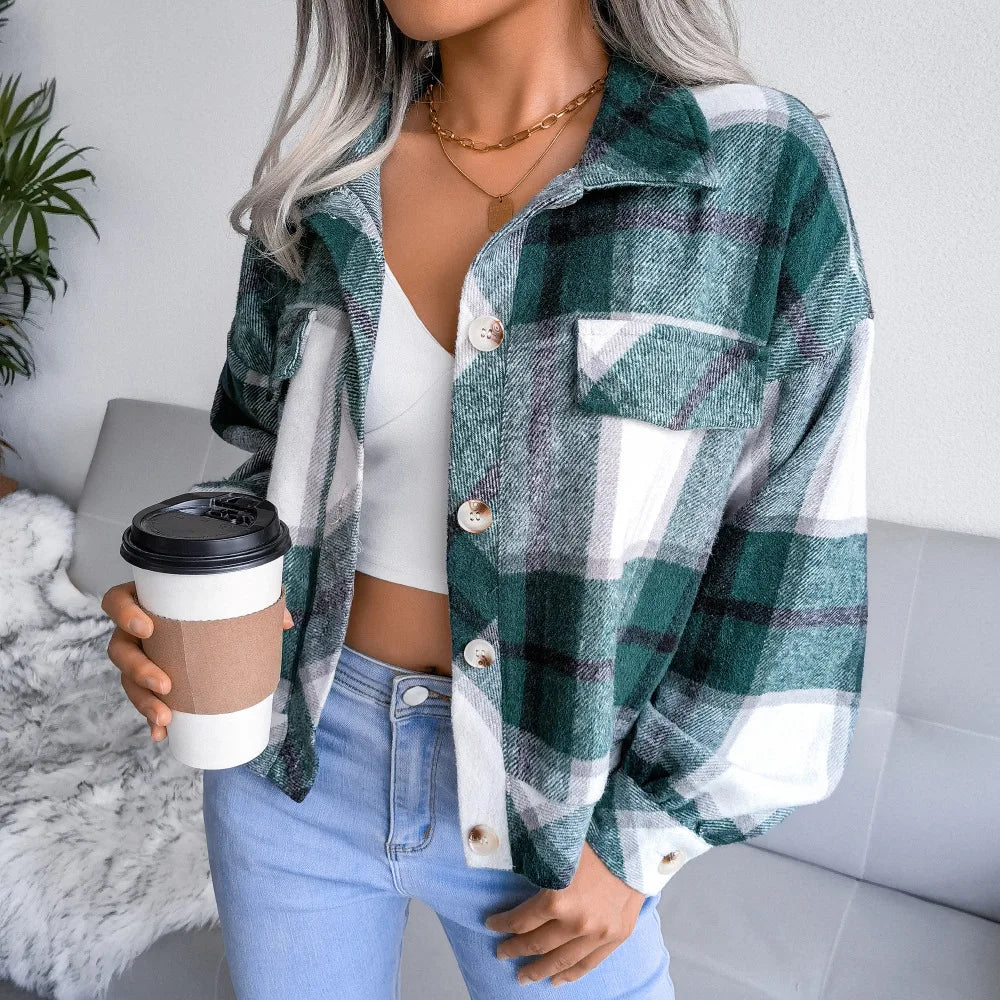 Women's Plaida Street Jacket – Stylish and Versatile Outerwear. Green