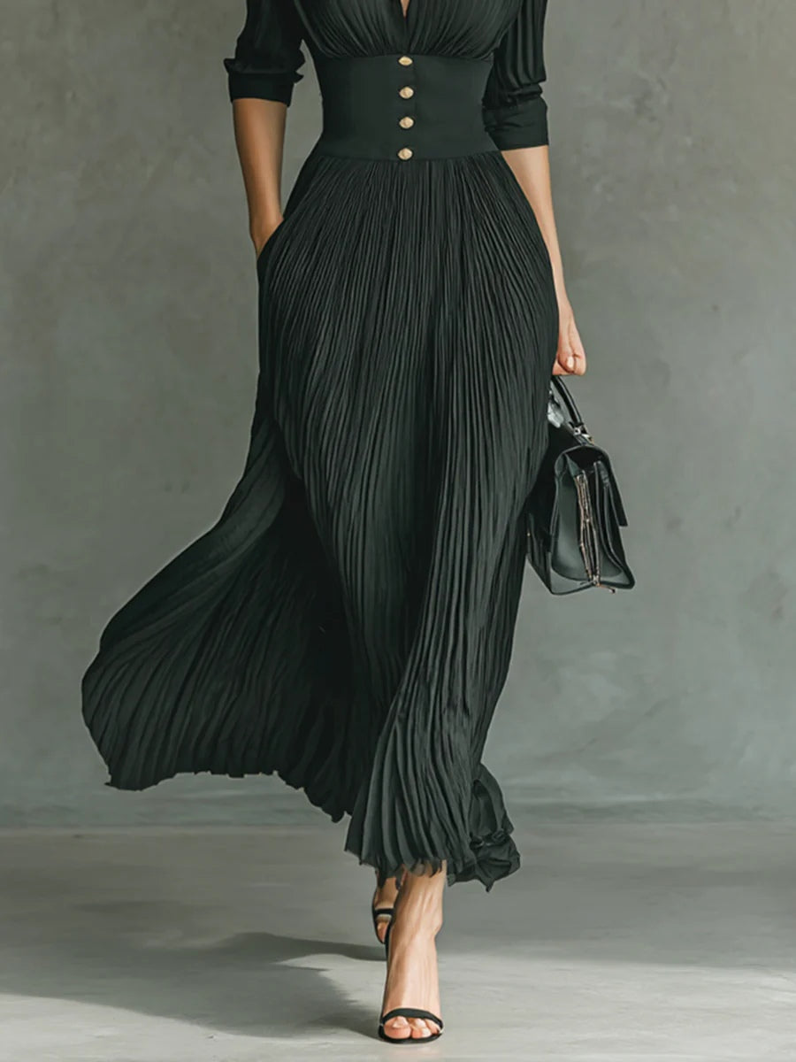 Elegantes Maxikleid für Damen mit plissiertem Revers und Taillierung