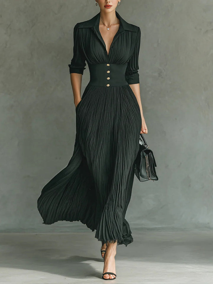 Elegantes Maxikleid für Damen mit plissiertem Revers und Taillierung