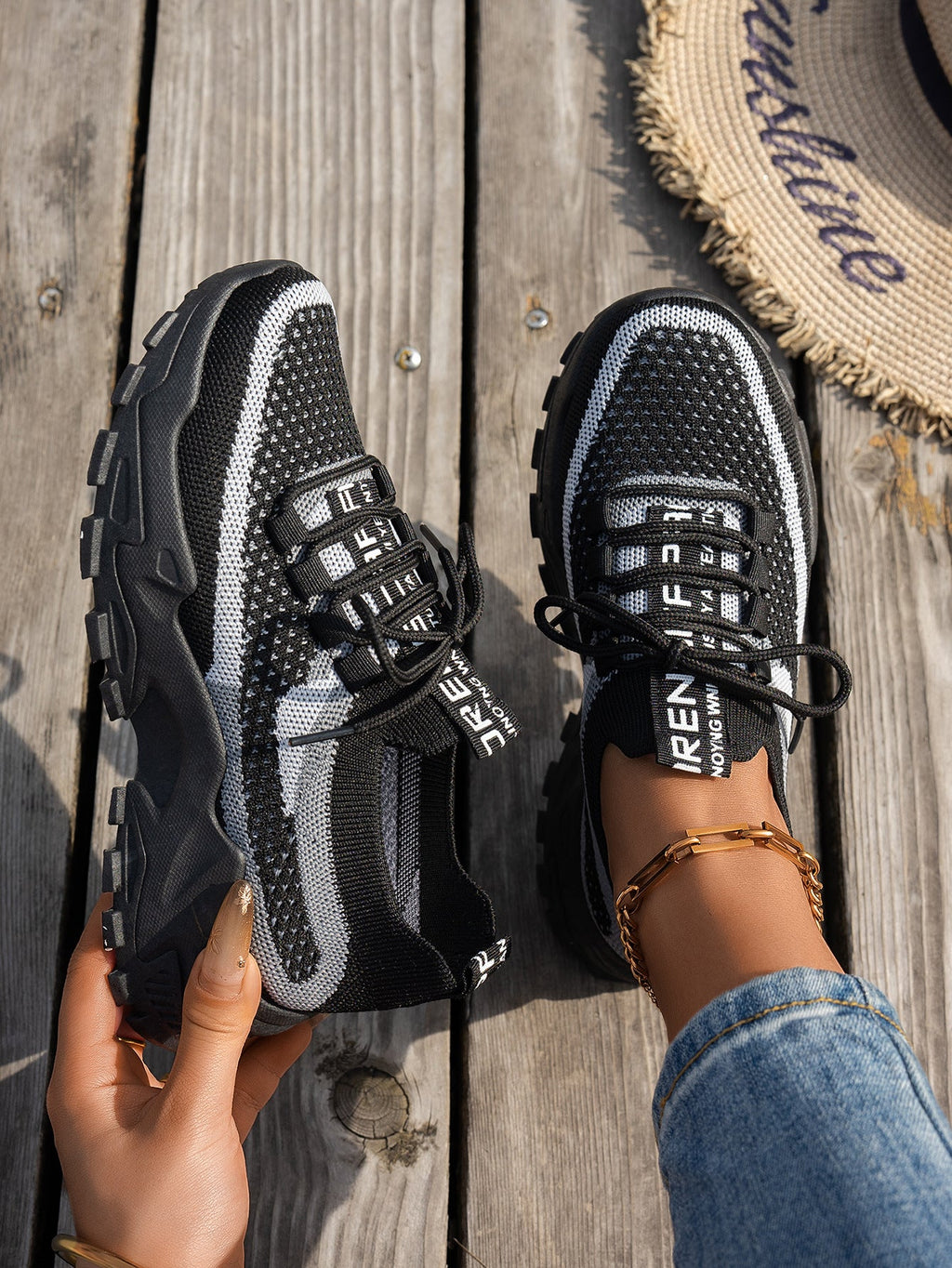 Women's Lightweight Flyknit Mesh Lace-Up Sneakers Black And Gray