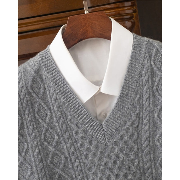 Pánská pletená vesta s copánkovou strukturou a výstřihem do V