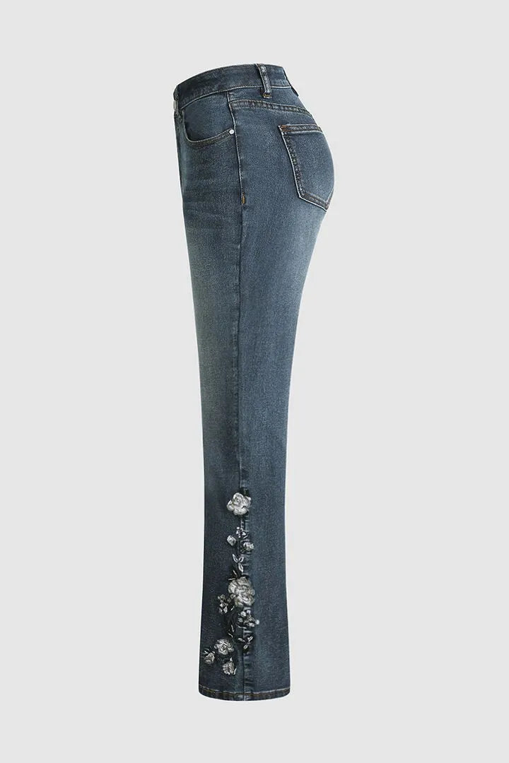 Damejeans med blomsterbroderi, håndbroderet, mellemhøj talje og bootcut