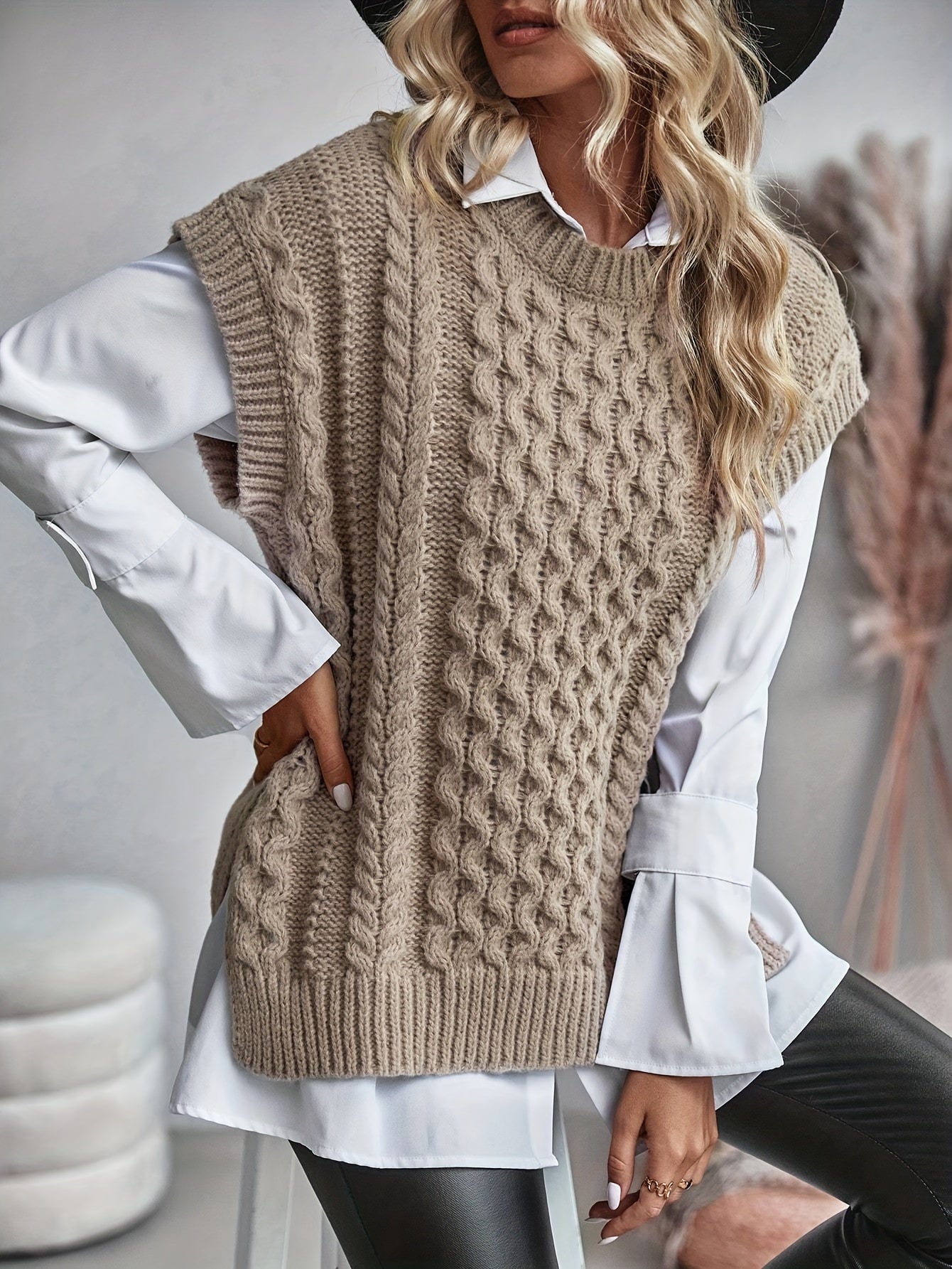 Cozy Knitted Sleeveless Vest – Soft Women’s Knitwear Layering Sweater Vest