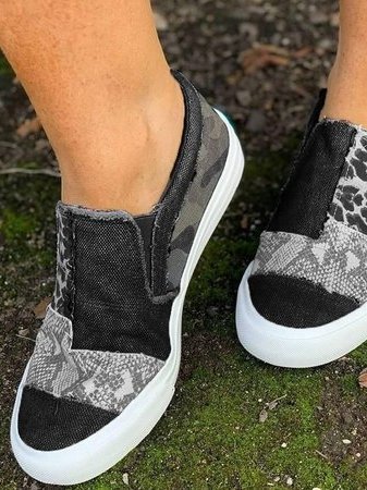 Women's Animal Print Canvas Sneakers Black