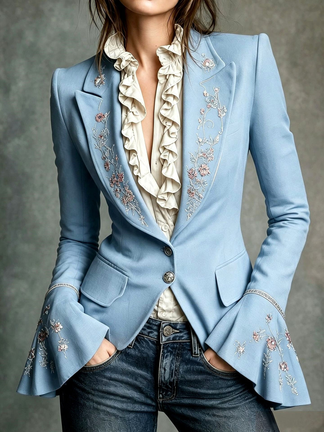Blazer ajusté brodé à poignets évasés pour femme